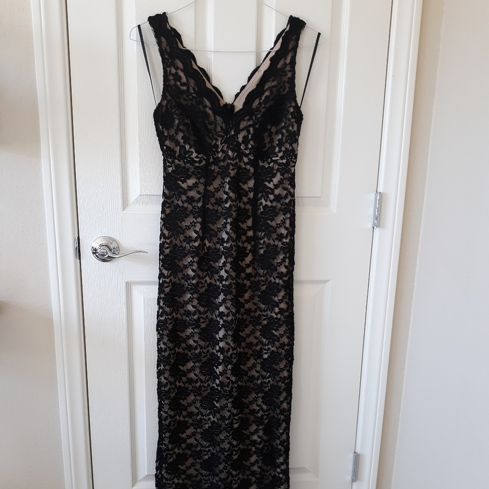 🎉🎉ON SALE!!!🎉🎉Black lace formal dress